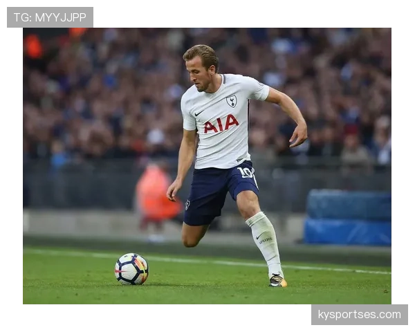 哈里·凯恩居然在训练场上摔了个跟头，这曼城球星们还笑岔气了？